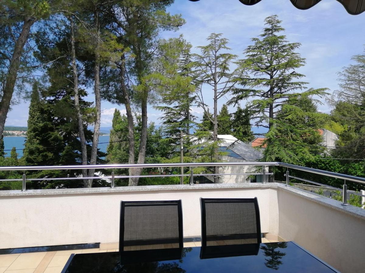 Apartments Atrium Малинска Екстериор снимка