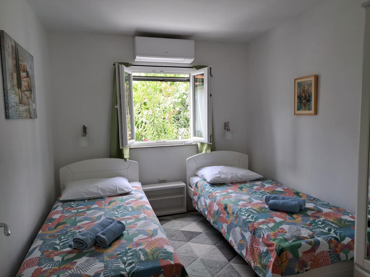 Apartments Atrium Малинска Екстериор снимка