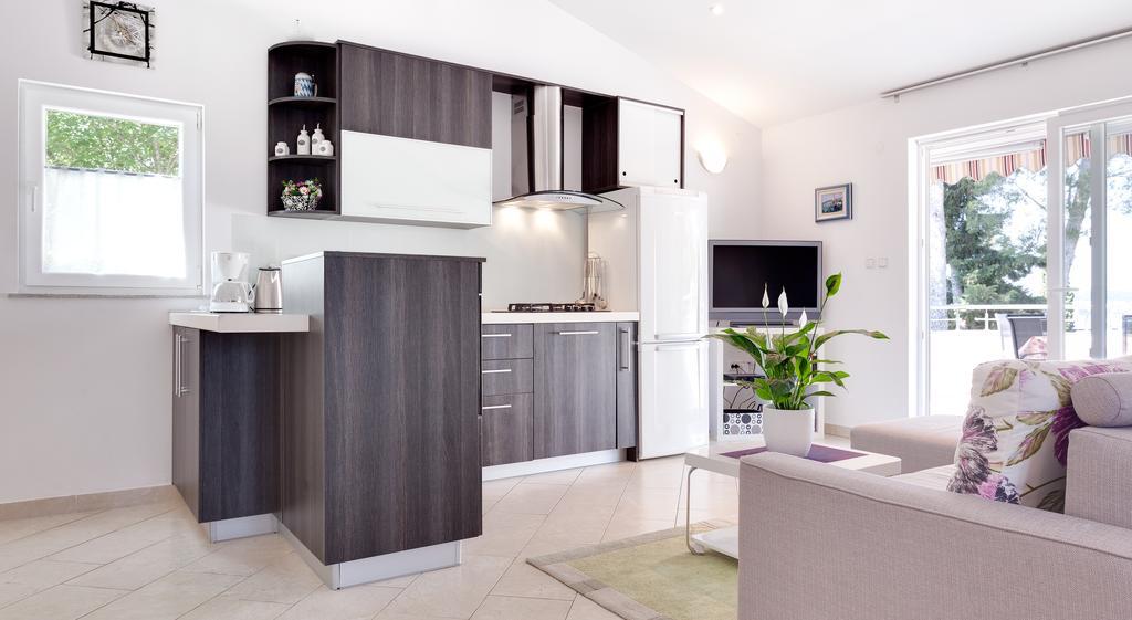 Apartments Atrium Малинска Екстериор снимка