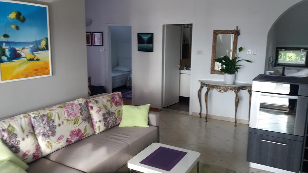 Apartments Atrium Малинска Екстериор снимка