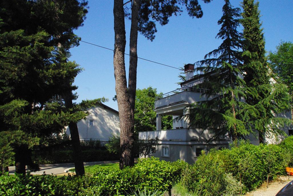 Apartments Atrium Малинска Екстериор снимка