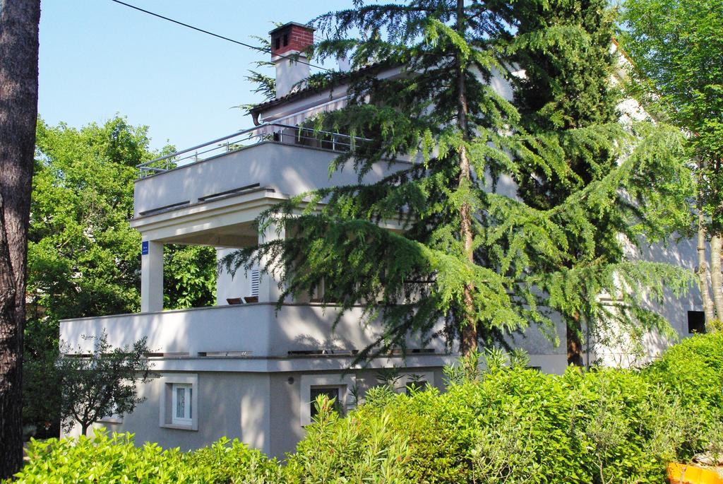 Apartments Atrium Малинска Екстериор снимка