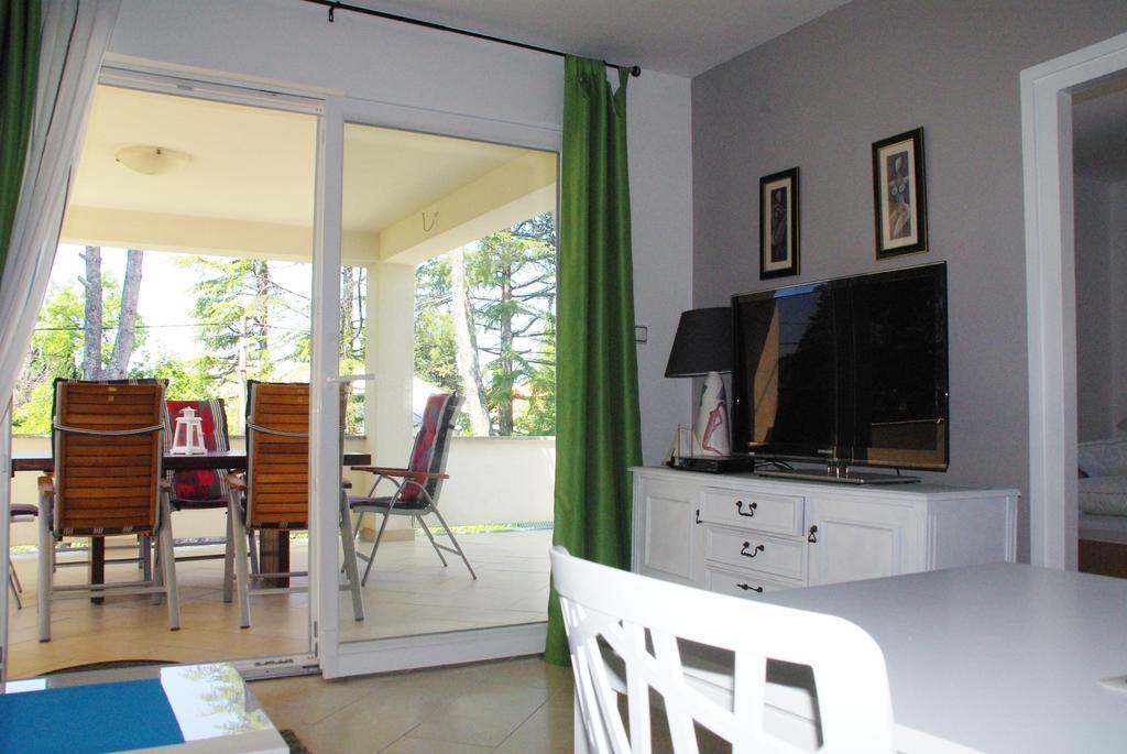 Apartments Atrium Малинска Екстериор снимка
