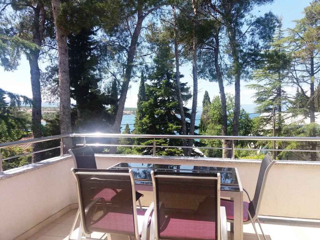 Apartments Atrium Малинска Екстериор снимка
