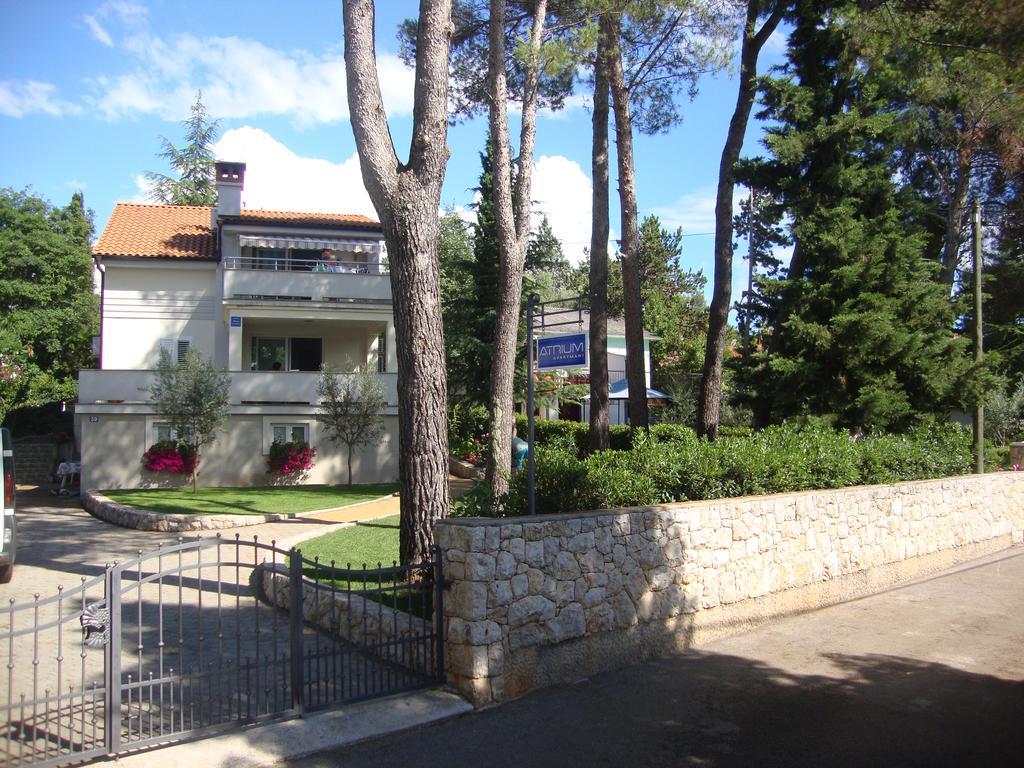 Apartments Atrium Малинска Екстериор снимка