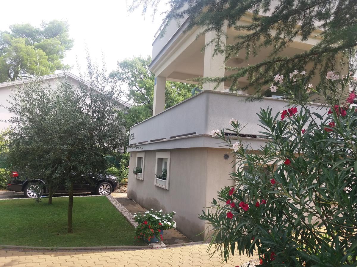 Apartments Atrium Малинска Екстериор снимка