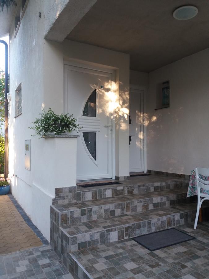 Apartments Atrium Малинска Екстериор снимка